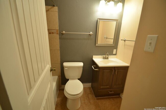 Building Photo - 405 WESTCHESTER-