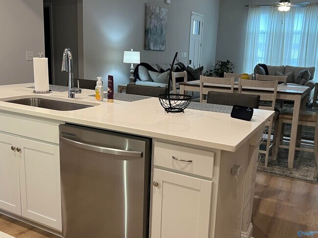 Building Photo - 111 Shylock Ln