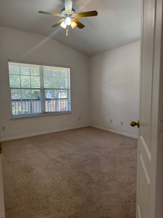 Building Photo - 842 Ashworth Overlook Dr