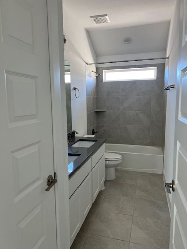 Building Photo - 3 Bdrm, 2 1/2 bath in Parmer Ranch Neighborhood