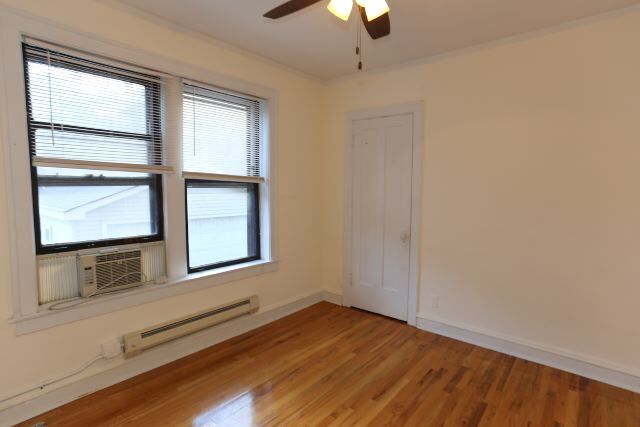 Building Photo - 1124 W Oakdale Ave