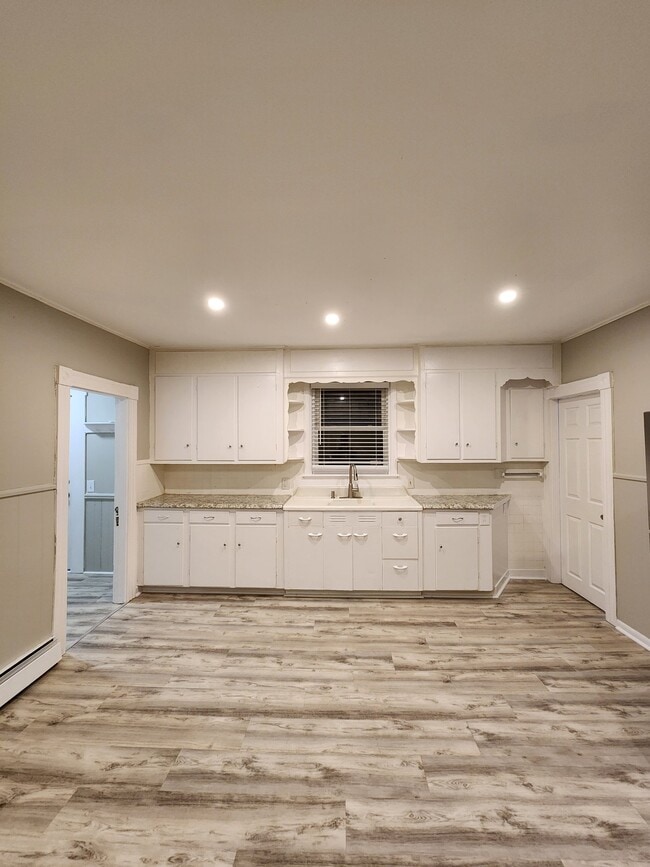 Building Photo - 45 Dumais St