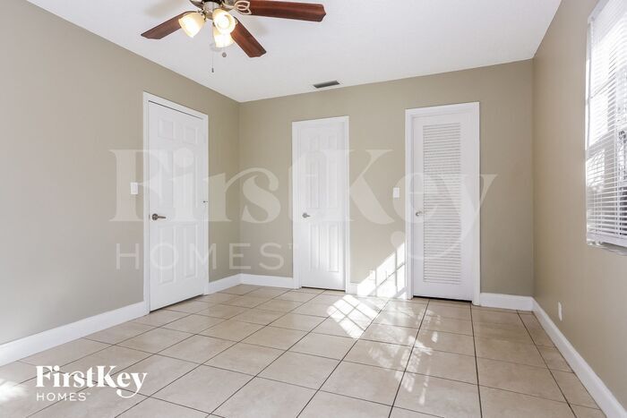 Building Photo - 7209 SW 3rd Ct