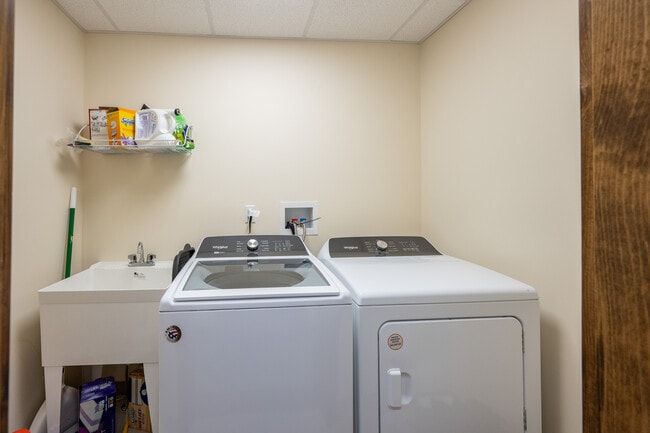 Building Photo - 153 Golden Meadow Ln