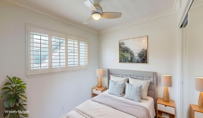 Building Photo - Large Spacious Home with a Pool!