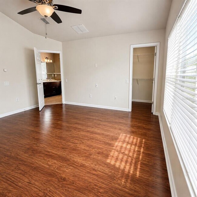 Building Photo - 10222 Pink Palmata Ct