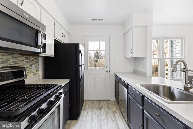 Building Photo - 219 Liberty Dr