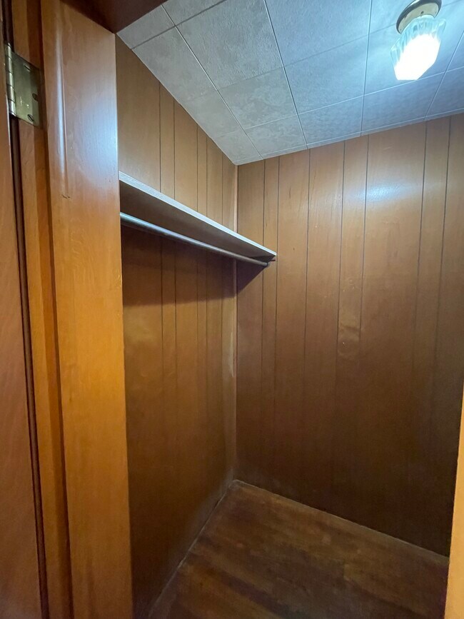 2nd Bedroom Walk-in Closet - 556 E 5th St