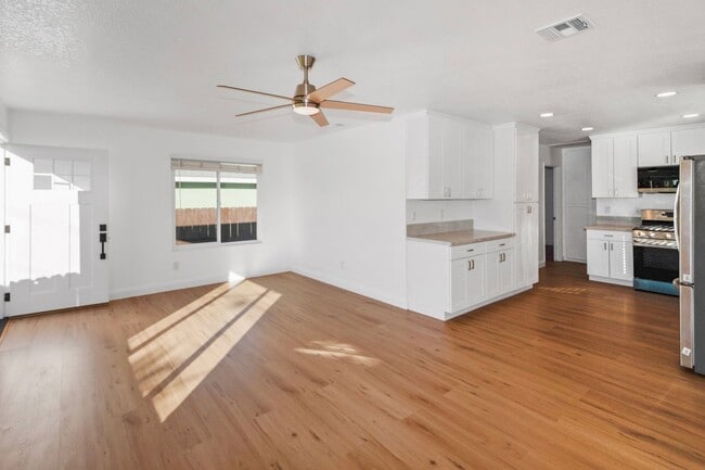 Building Photo - 3/2 Remodeled Home with Large Fenced Yard