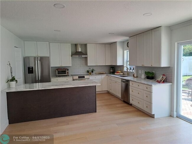 Building Photo - 5947 Ridge Lake Cir