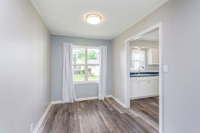 Building Photo - Beautifully updated home located in the he...