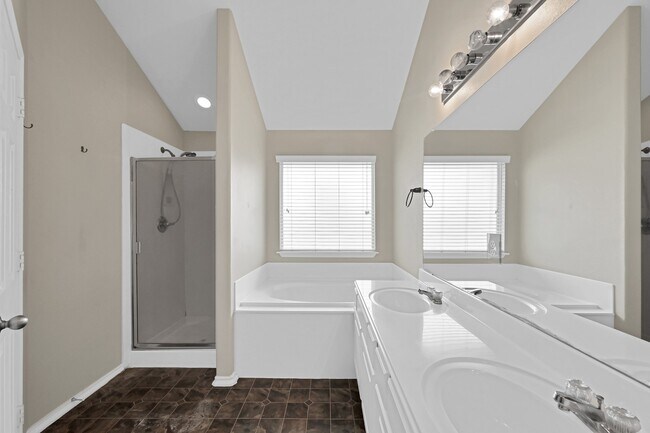 Building Photo - 18441 Sunrise Oaks Ct