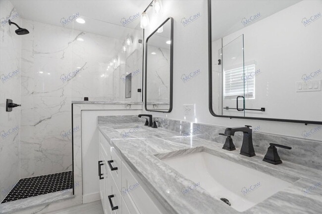 Building Photo - 2228 Goldenrod Ave