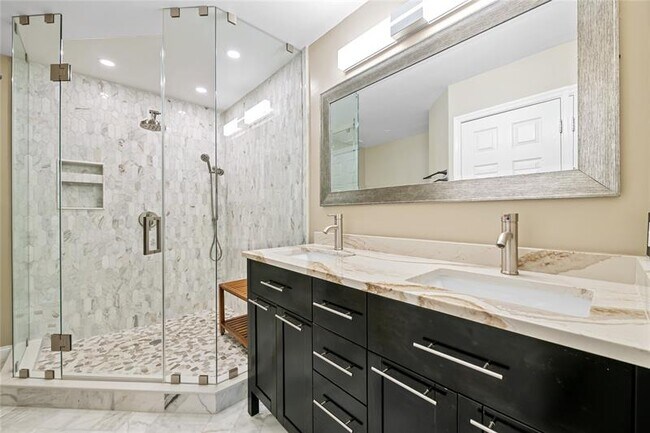 Building Photo - 3020 S Oakland Forest Dr