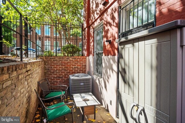 Building Photo - 301 G St NE