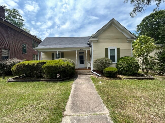 Primary Photo - 805 N Buchanan Blvd