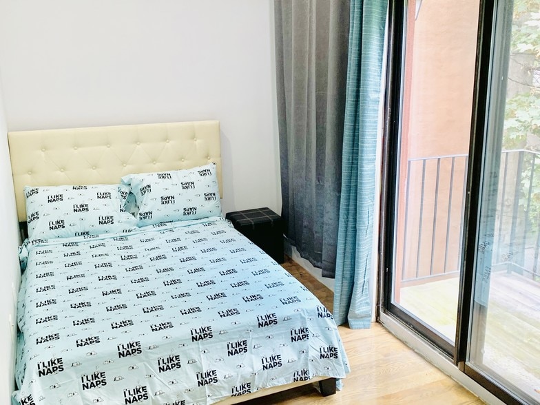 Building Photo - 1893 Pacific St