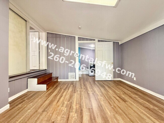 Building Photo - 2122 Olladale Dr