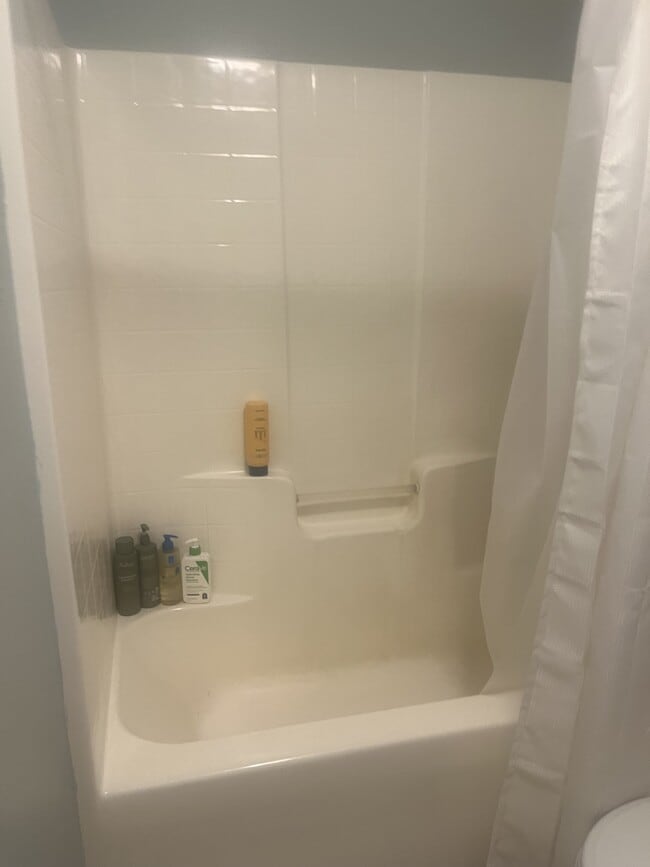 Building Photo - 343 Briarbend Rd