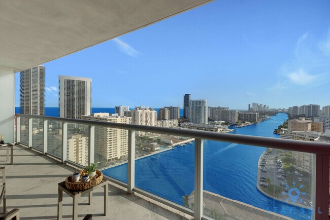 Building Photo - 2602 E Hallandale Beach Blvd