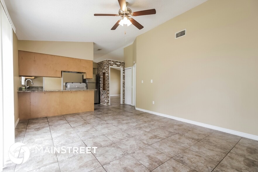 Building Photo - 5225 Maravoss St