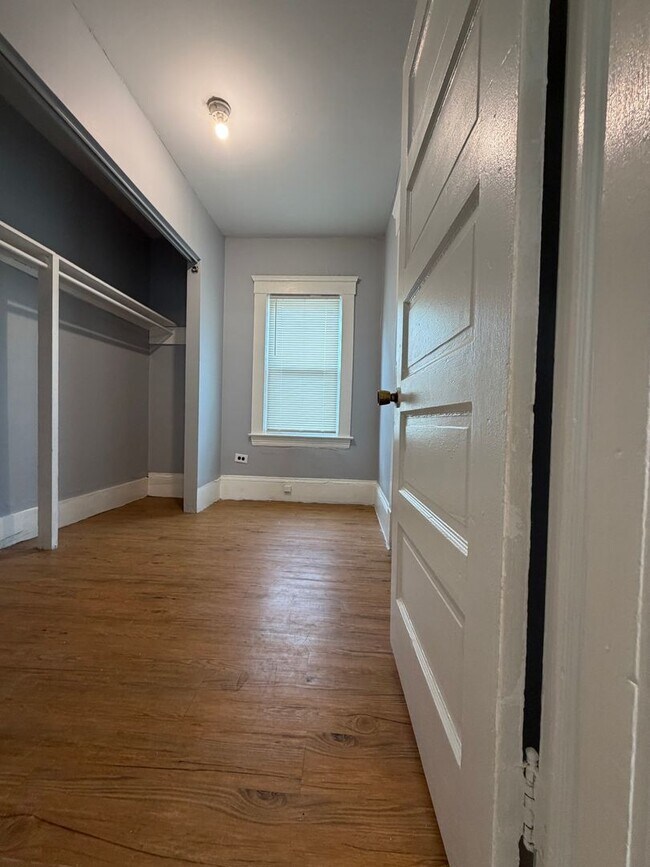 Building Photo - 3543 W 50th St