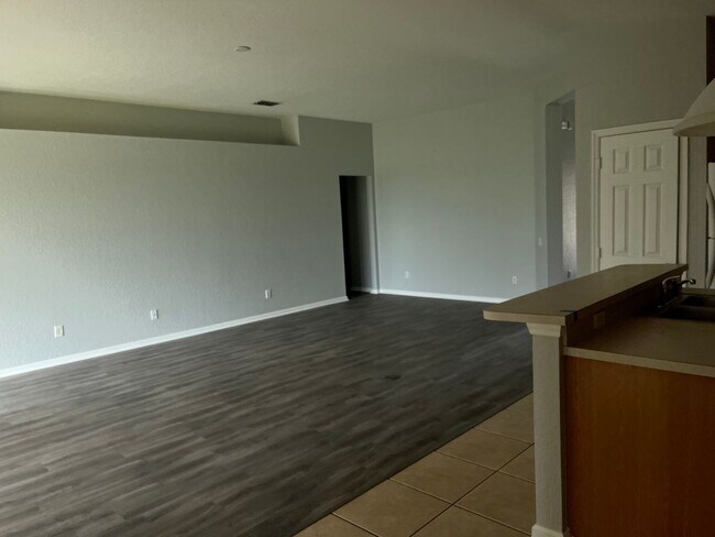 Building Photo - Spacious 4 Bedroom Home in Kissimmee, FL!