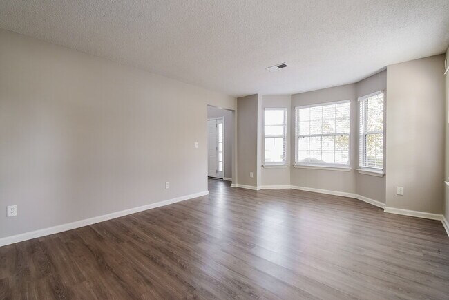 Building Photo - 3827 Riverview Bend