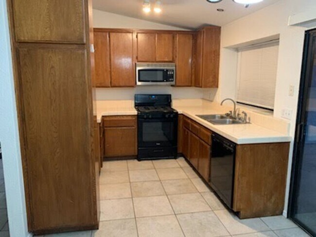 Building Photo - Beautiful 3 bedroom home!