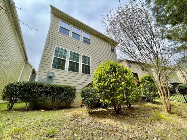 Building Photo - 3 bed, 2.5 bath Nest with Bonus Room in An...