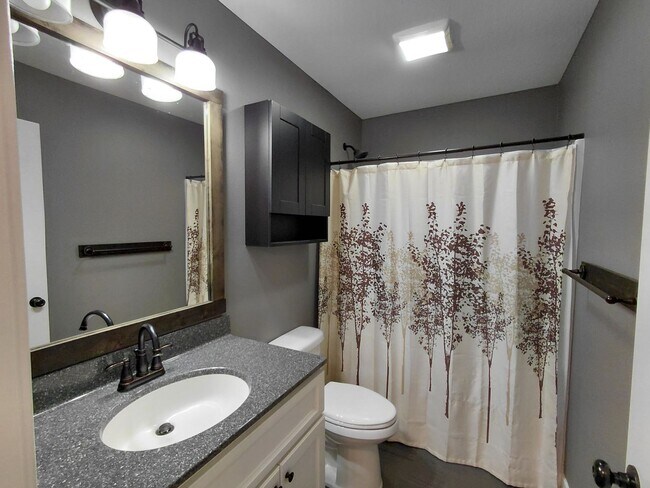 Building Photo - Beautiful home close to post