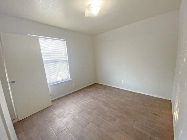 Building Photo - 4024-4030 North Calle Grande