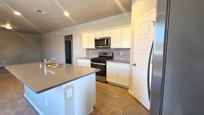 Building Photo - 748 Amatista Lp SE