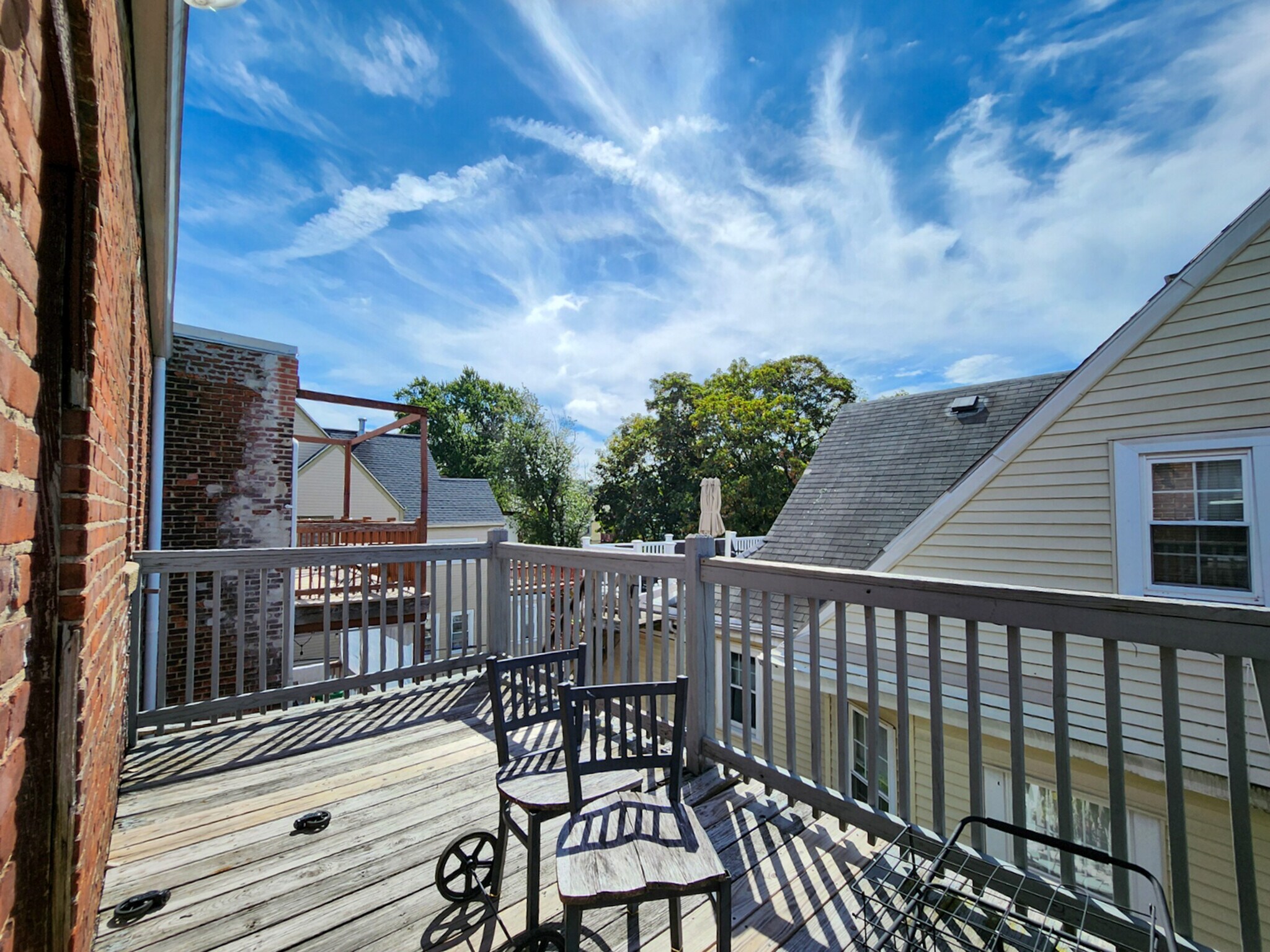 Building Photo - 35 Abbotsford St