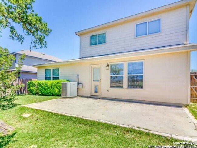 Building Photo - SIX MONTH LEASE 4/2.5 in Boerne