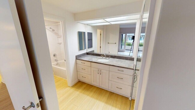 Building Photo - Upgraded 2bd/2Ba Mariana District Condo - Pet Friendly!