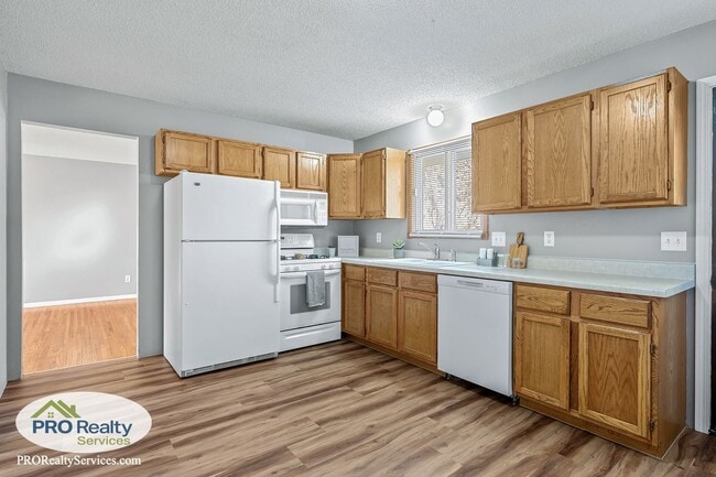 Building Photo - 4 Bedroom Home in Anoka