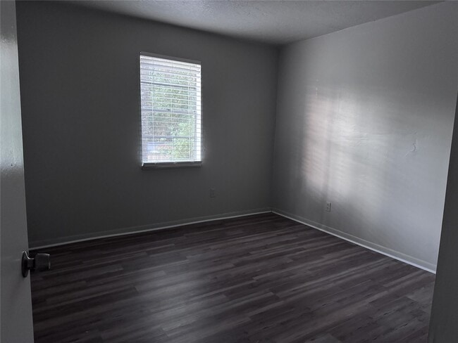 Building Photo - 600 St Lawrence River Rd