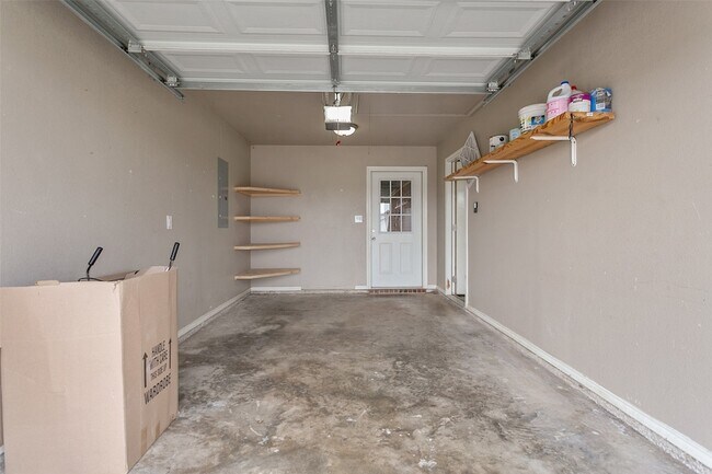 Building Photo - 608 Mesquite Dr