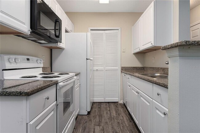 Building Photo - 4324 S Kirkman Rd