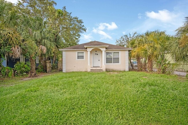 Primary Photo - Move in Ready! Modern 3-Bedroom 2-bath Hom...