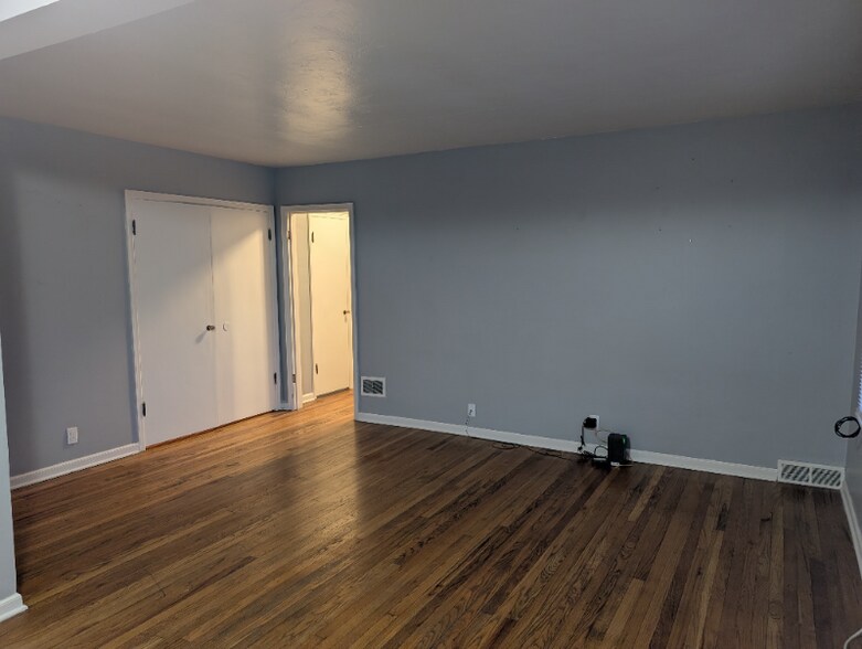 Building Photo - 1709 B St