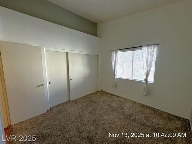 Building Photo - GORGEOUS 2nd FLOOR UNIT IN DESIRABLE GATED...