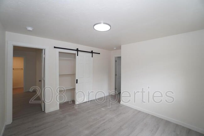 Building Photo - 1724 6th St S