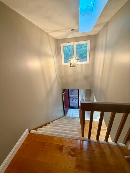 Building Photo - 179 Fairway Dr
