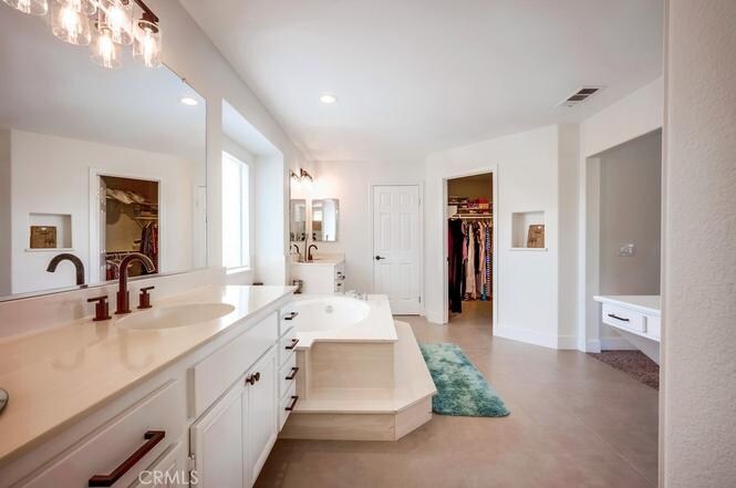 Building Photo - 8550 Rolling Hills Dr