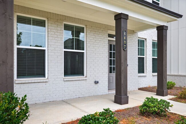 Building Photo - 4407 Silver Oak Dr