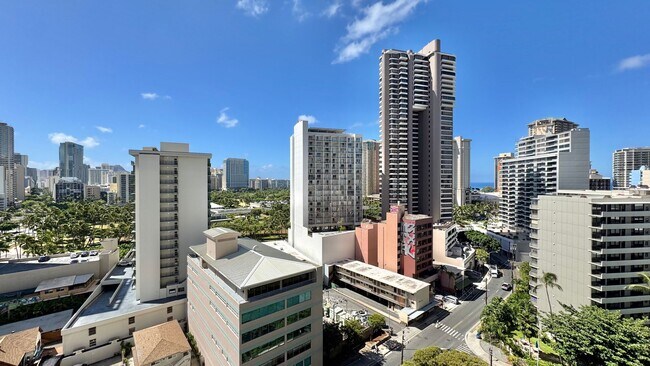 Building Photo - CONVENIENTY LOCATED AND SPACIOUS 2BD/2BA C...