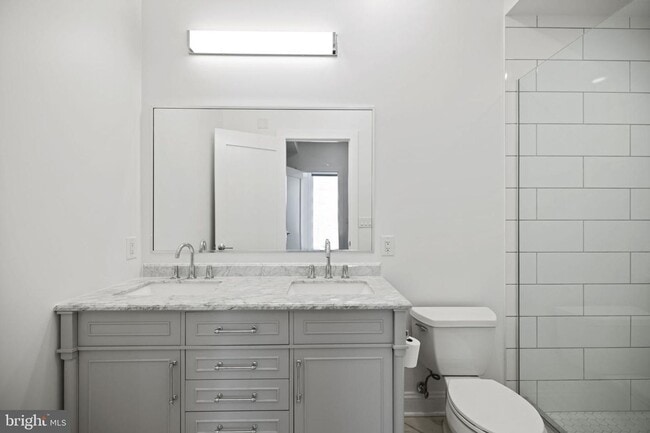 Building Photo - AVAILABLE NOW! Penthouse living in the hea...