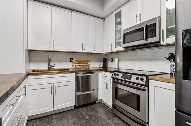 Building Photo - 2897 White Oak Dr